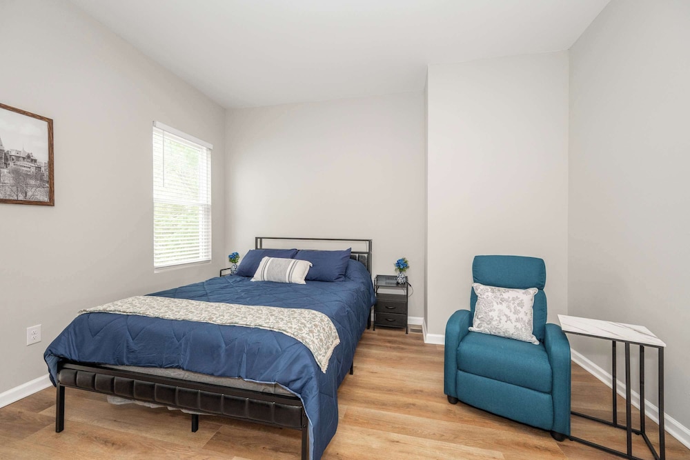 Queen City Retreat 1 - Cozy Home for 6 Near Attractions & Restaurants