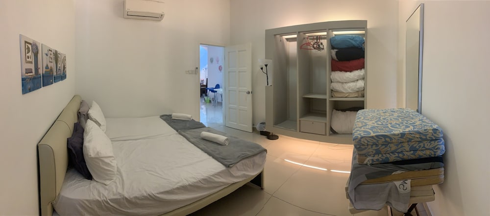 Lux Desaru Villa