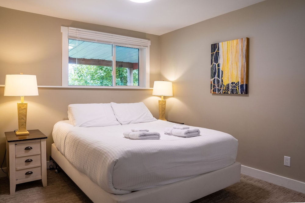 Revelstoke Lakehouse by Revelstoke Vacations