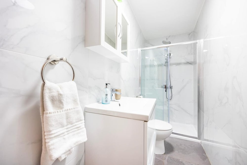 3 Bed 3 Bathroom Flat in Kensington B