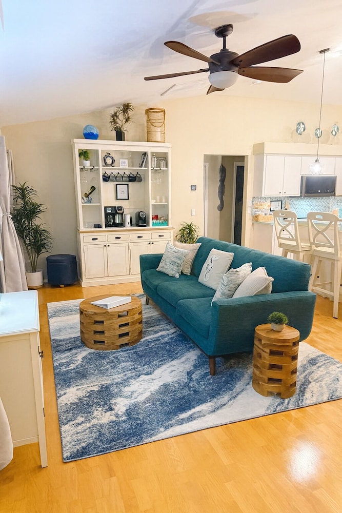 Seahorse Cove - Pool, Gulf Access & Tiki Bar 3 Bedroom Home