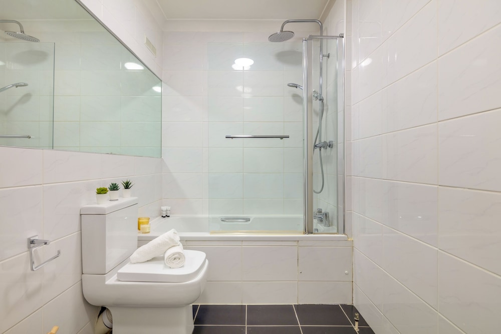 Elegant & Airy 2BR near Regents Park
