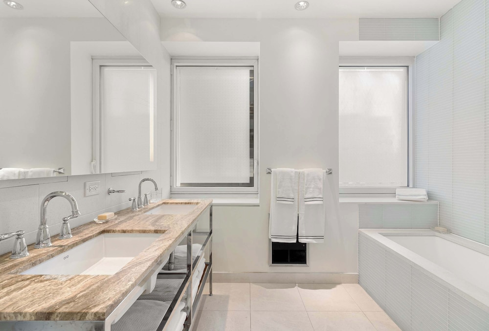 Luxury 4brm 2500 sq ft Penthouse - Walk to Times Square