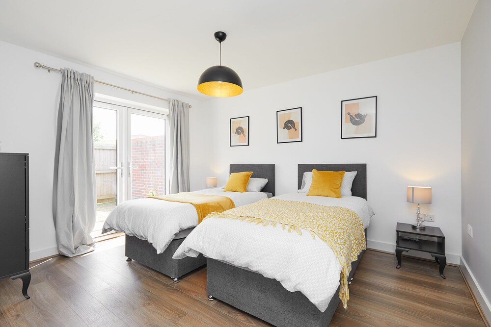 Derby City 3 Bed House- Roof Terrace