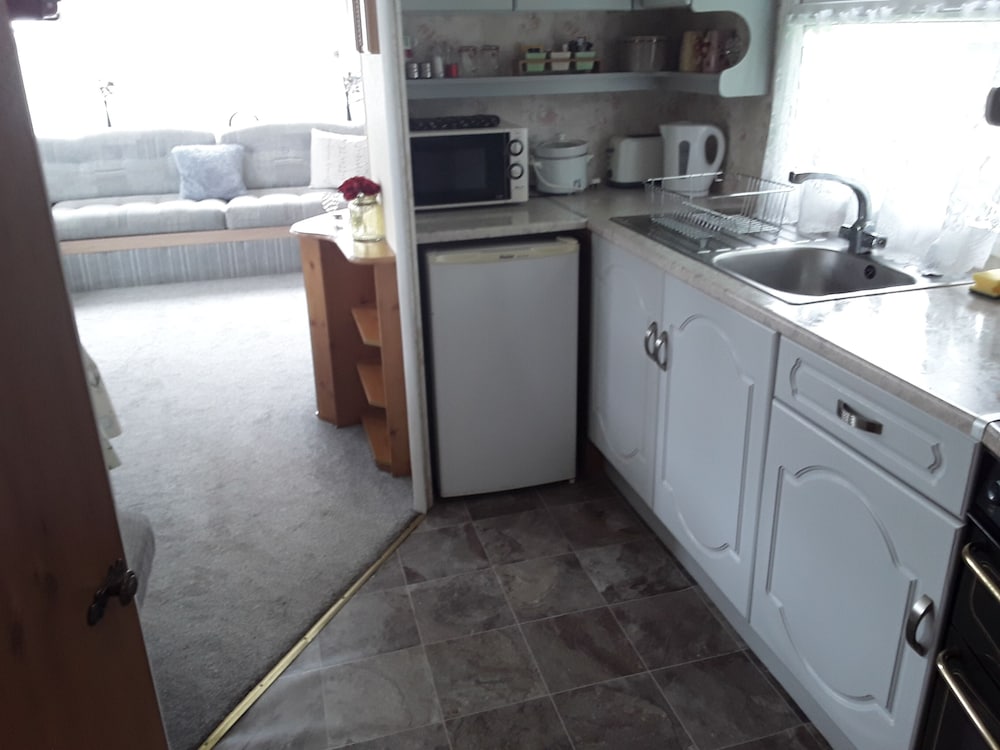 3 bed Caravan Suzie 1,10 Mins From Beach Suzie 1 view 3