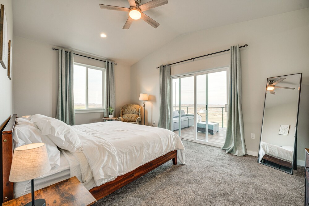 Moses Lake Vacations - Potholes State Park Getaway w/ Private Hot Tub! - Property Image 5