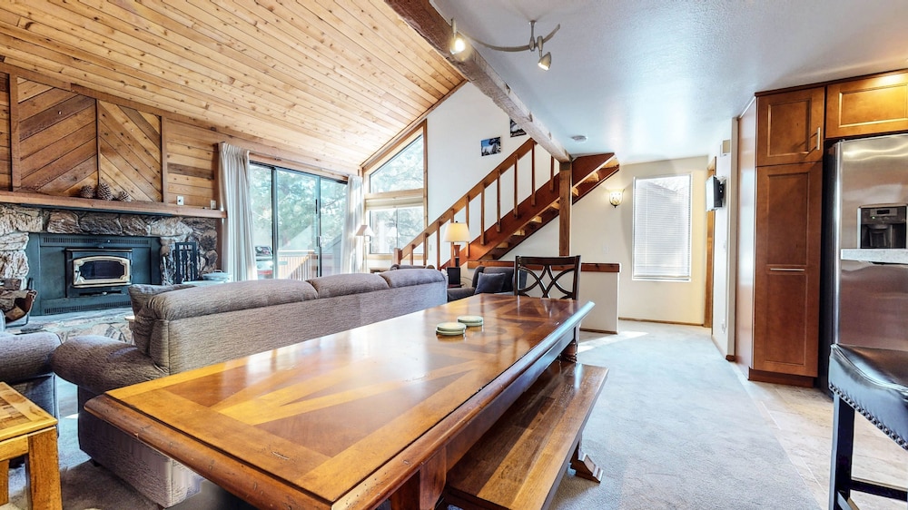 Mammoth Sierra Townhomes #38 3 Bedroom Condo