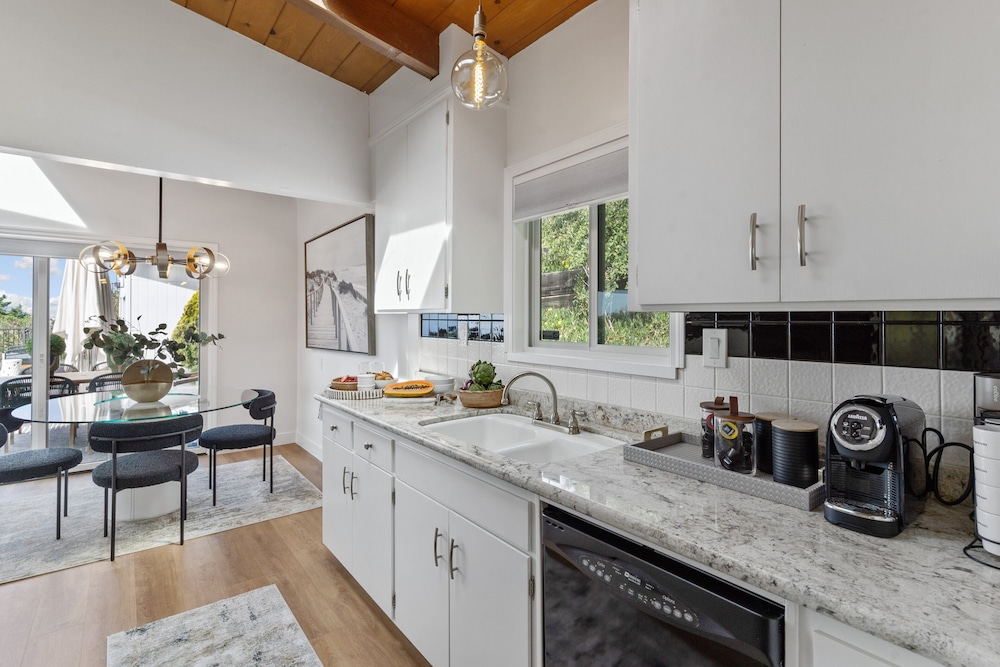 Serene Oceanview Escape With Expansive Deck 3 Bedroom Home