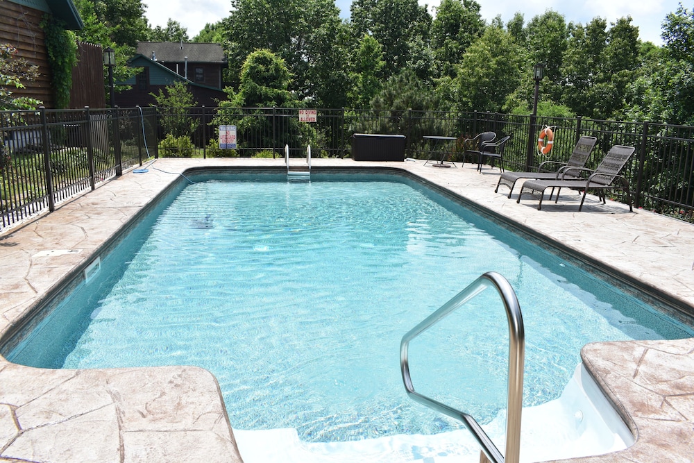 Bear Creek Lodge Cabin Resort