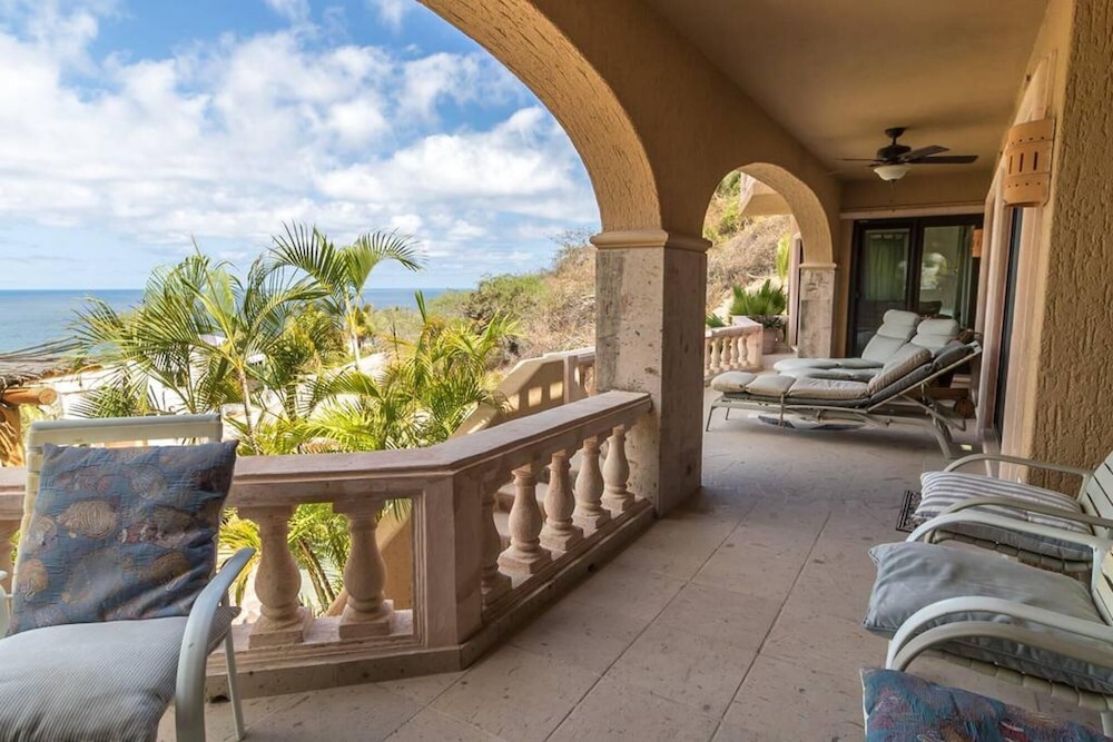 Vista Hermosa Overlooks Sea From Every Room view 3
