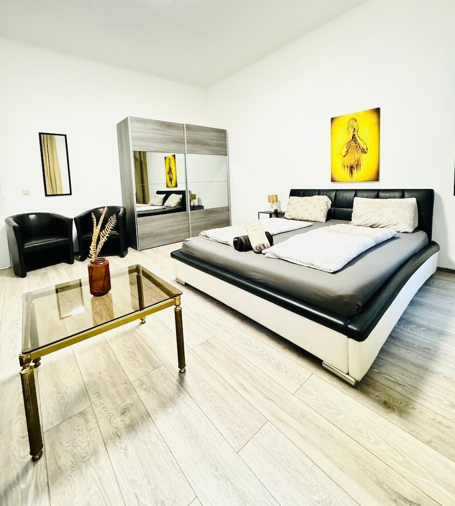 Affordable Cozy 3BR Apt Near FAC Platz
