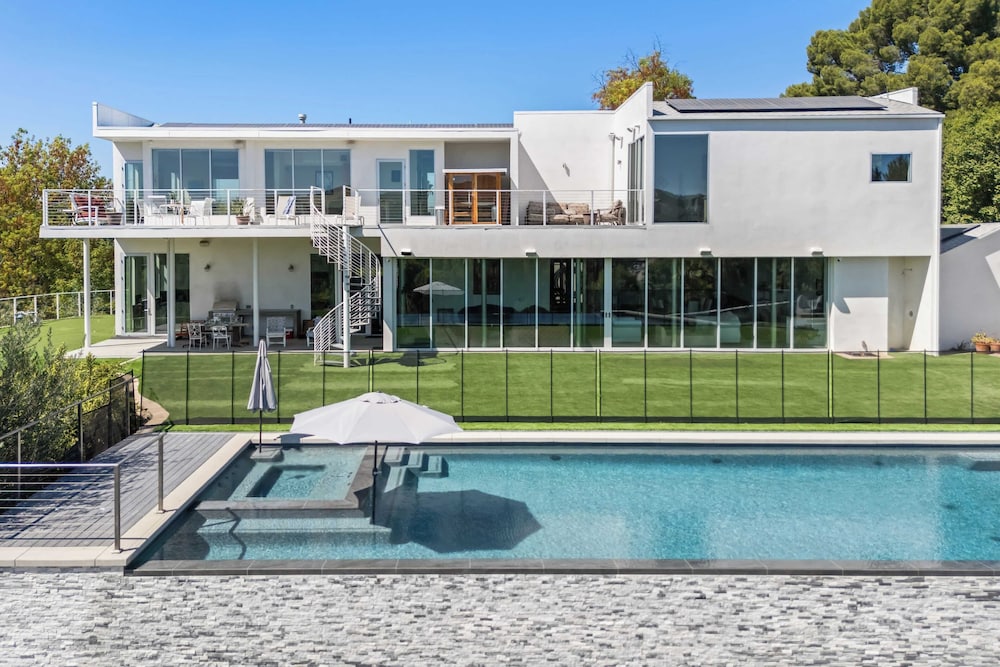 Luxe LA Escape w/ Pool, Views & Game Room Alta Vista Estate by Avantstay