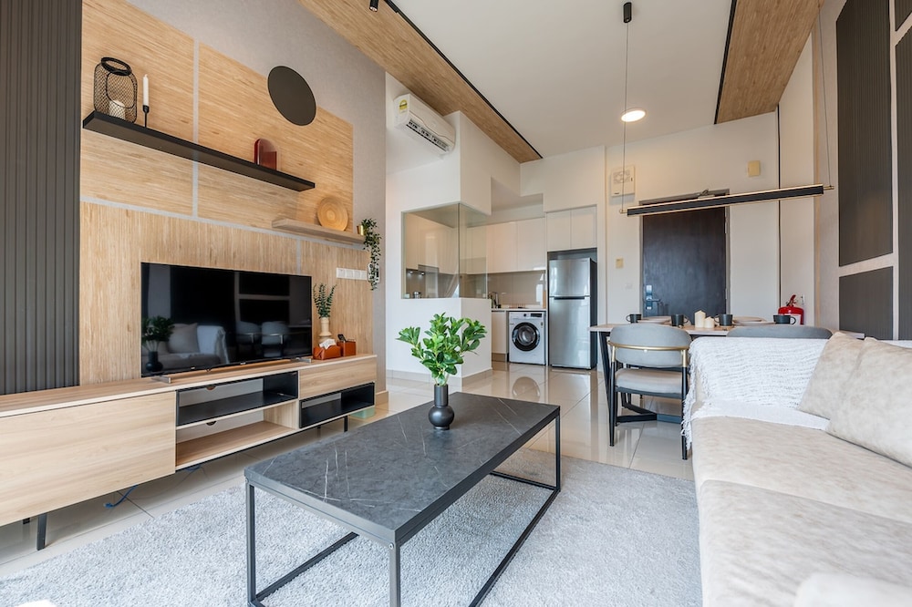 Astoria Ampang Condotel by Emily in Town