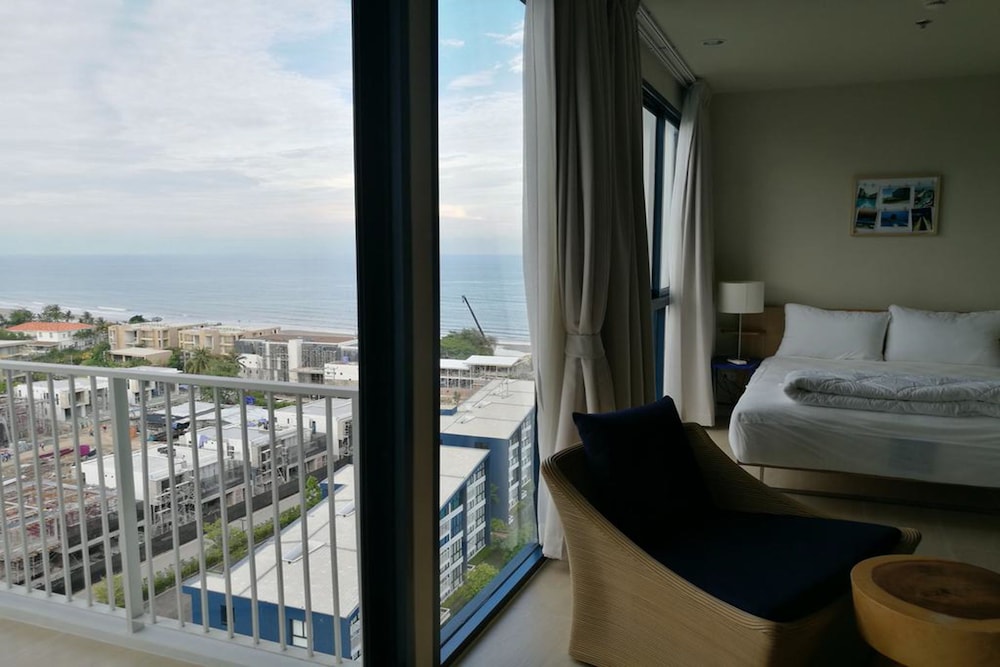 Baan Thew Talay Blue Sapphire 353