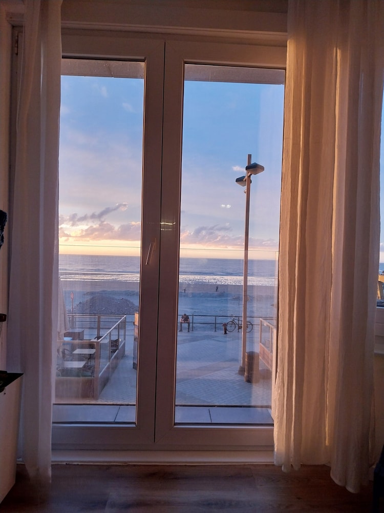 Apartment in Middelkerke With Sea View