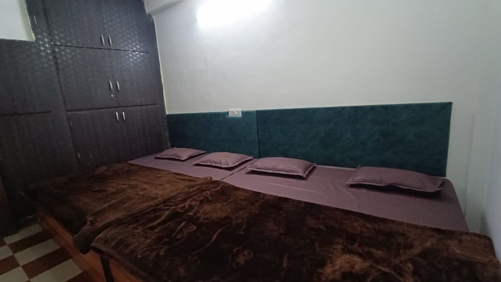 Goroomgo Shree Ram Kuti Homestay Ujjain