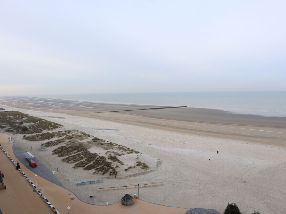 Apartment in Nieuwpoort by the Sea Wall