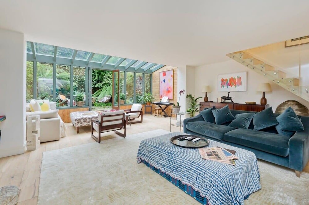 Gorgeous & Grand 5 Bed House, Holland Park