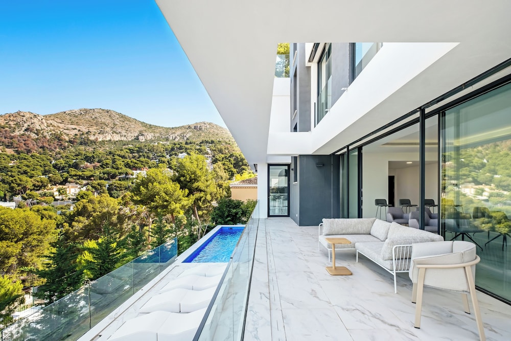 Villas Pinares de San Antón, Saltwater pool, Sea, City, Mountain Views