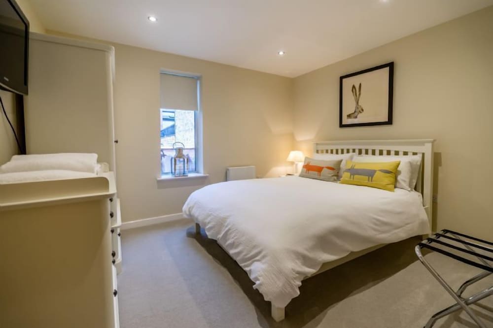 Stonegate Court view 4