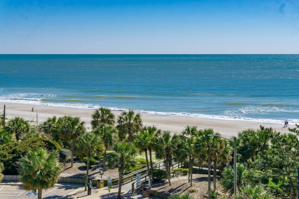 Oceanfront Resort, Great Views, King Bed, 7 Pools!