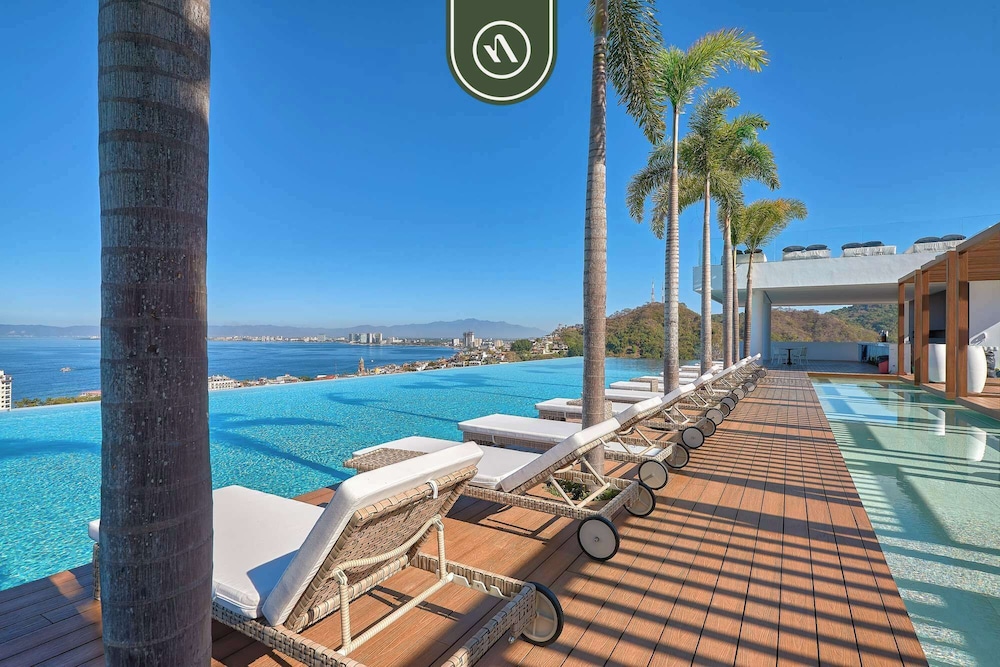 Two Story 2 BR Penthouse - Pool - Ocean View