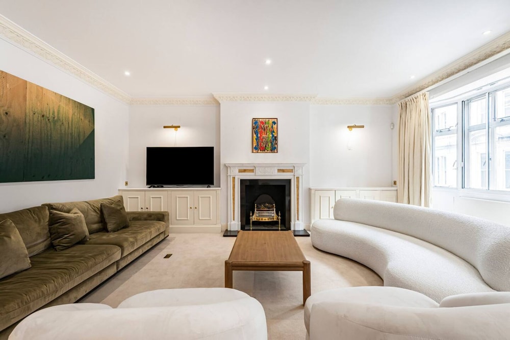 Luxury 3BR Mayfair Apartment Near Green Park
