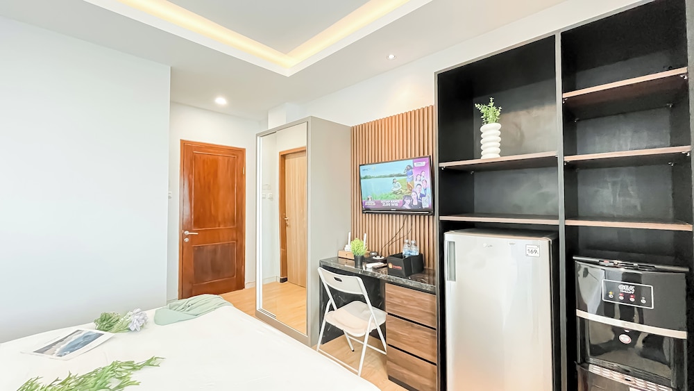 Neutral Cozy Stay Studio Apartment At Margonda Residence 1