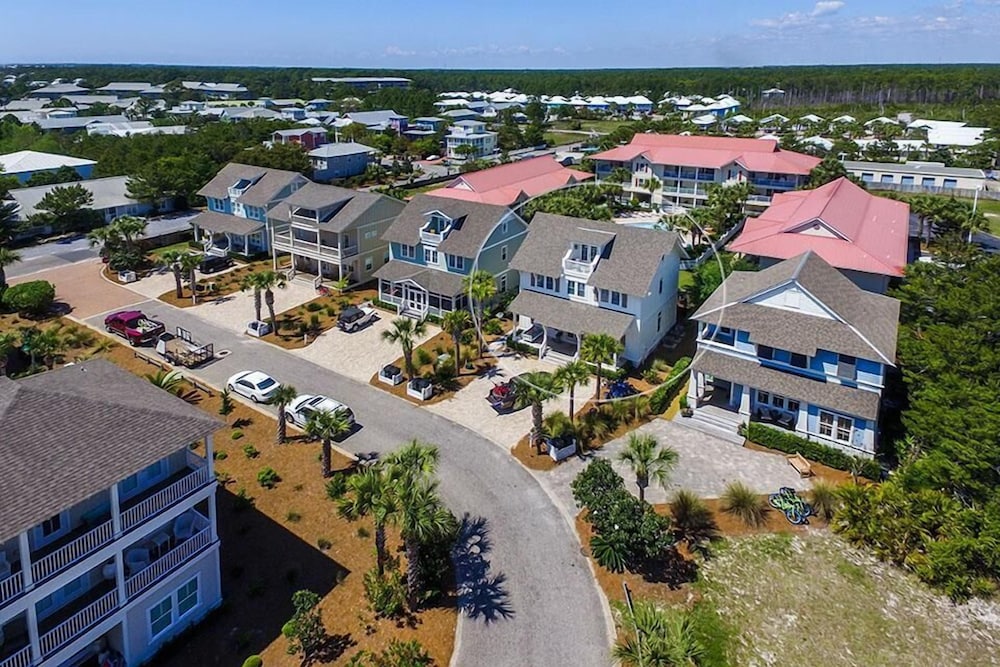 DRIFTWOOD 5 Bedroom Holiday Home by Five Star Properties