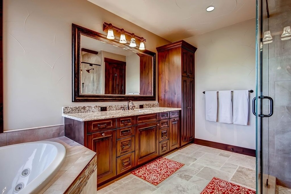 Three Sisters Lookout 5 Bedroom Home