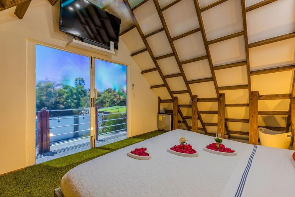 Private Retreat w 5 BR Spa Pool Jacuzzi