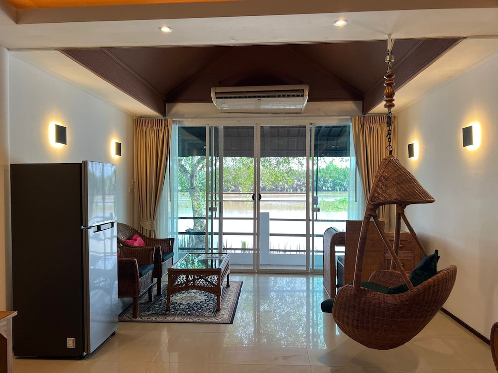 No8 Double Suite, Rainbow Arokaya Welnes