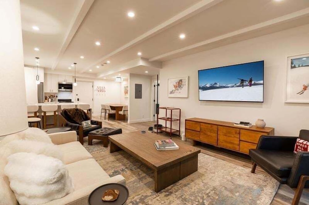 Villa Cortina Condo with 5 Minutes Walk to Gondola by RedAwning view 5