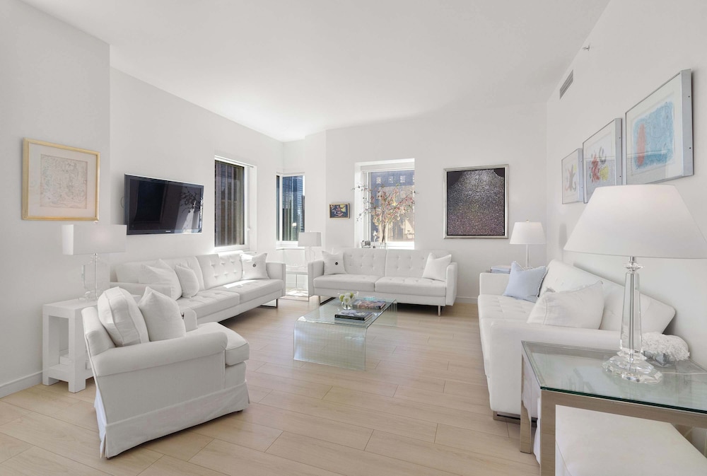 Corporate or Luxury 4 Bedroom Penthouse Steps From Times Square Sleeps 8 - Image 5
