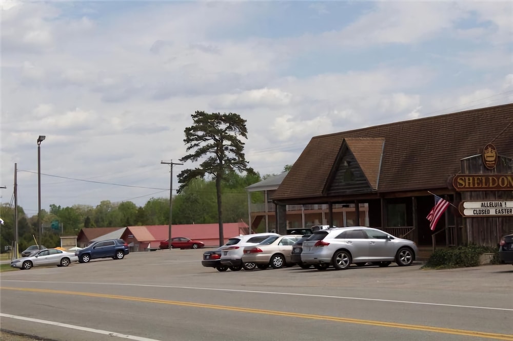 Sheldon's Motel by OYO Keysville Near Hwy 360
