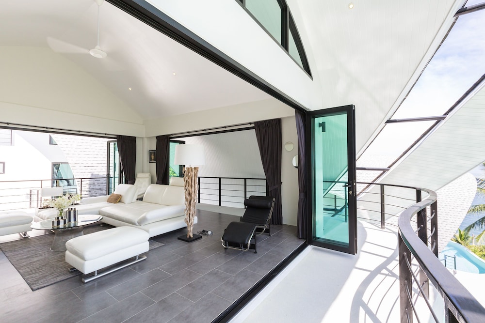 Villa Shadow
