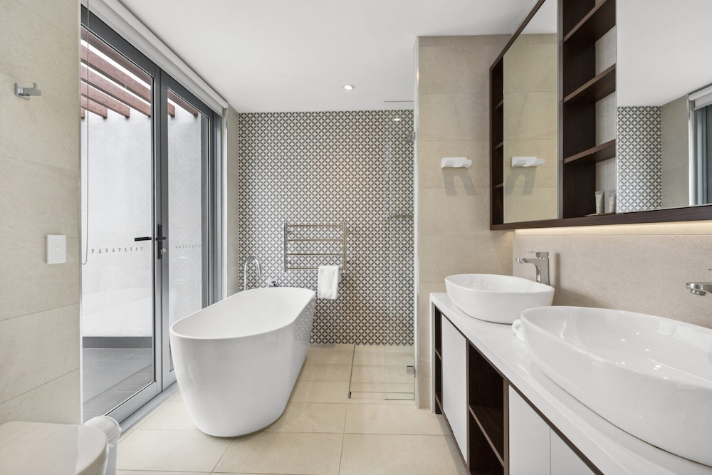 Bright & Modern 3-bed Townhouse in Rosebery