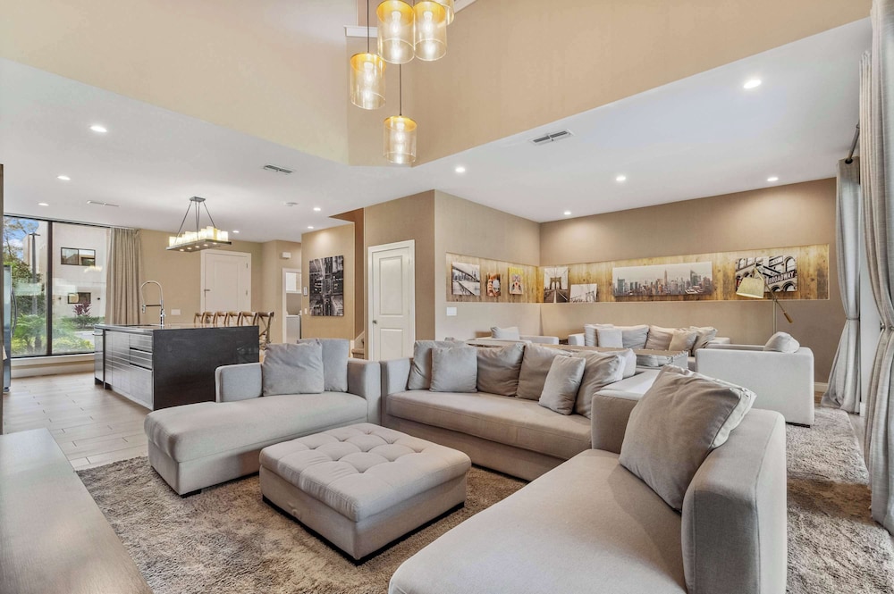 Minutes to Disney Chic Dream Villa With Stunning Patio and Resort Perks