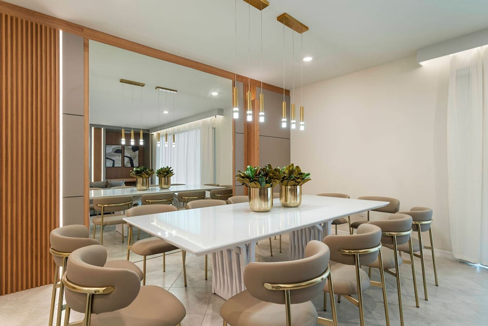 Incredible 10bd Summerkitchen Windsor Cay