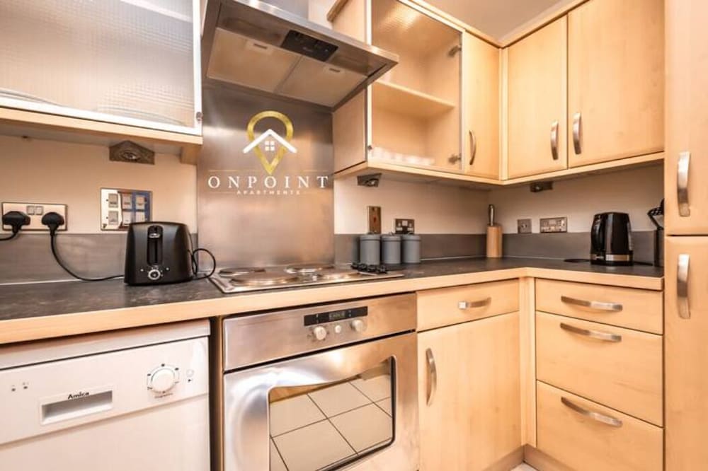 ONPOINT 2 Bedroom Apartment - River Kennet view 2