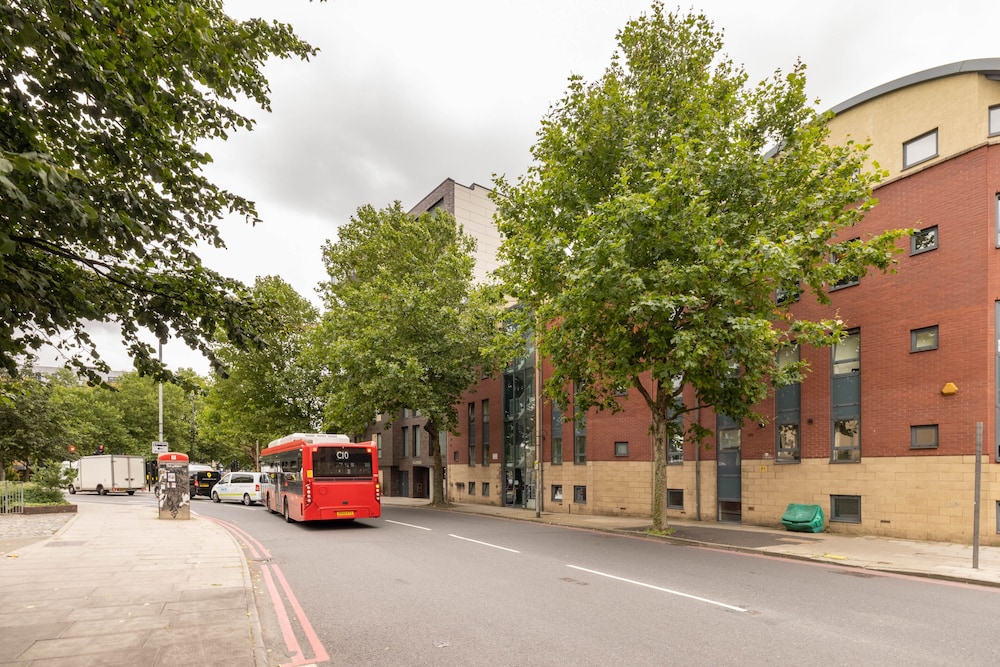 Stunning 2 Bed Flat near Tower Bridge