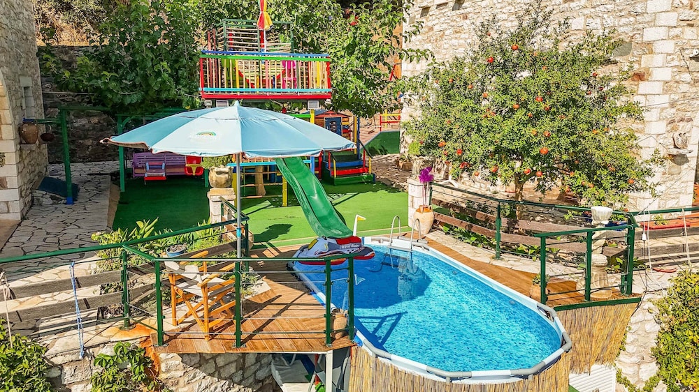 Mountain Oasis - Pool Playground Near Neda Falls