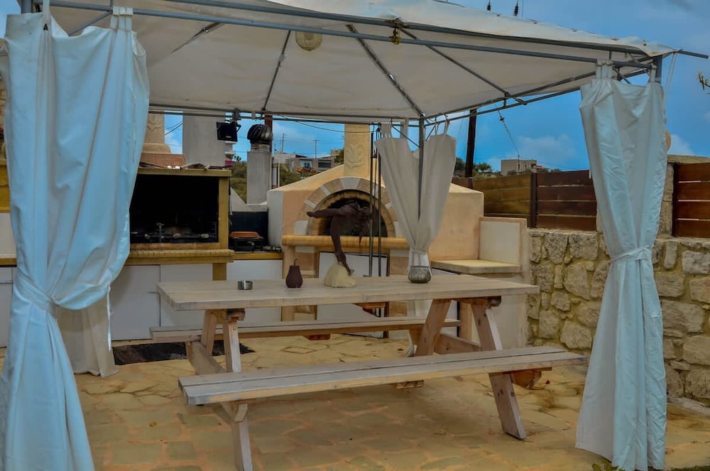 Heraklion Twins House - Private Pool Retreat