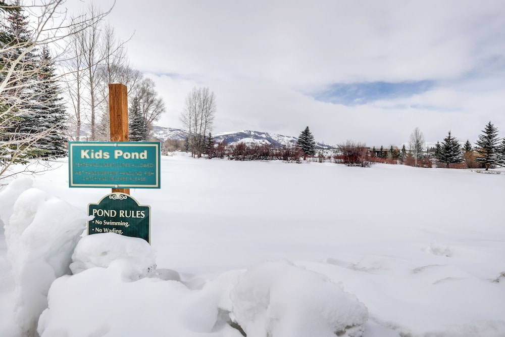 Modern Granby Retreat: Fish, Hike & Relax!