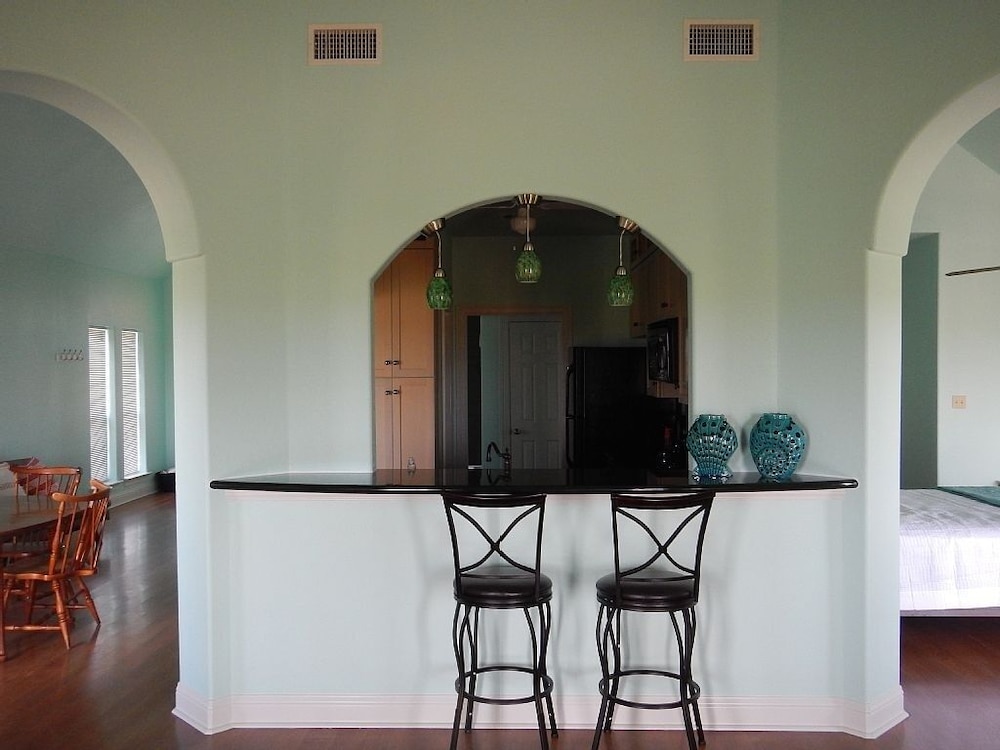Private Pelican 2 Bedroom Home