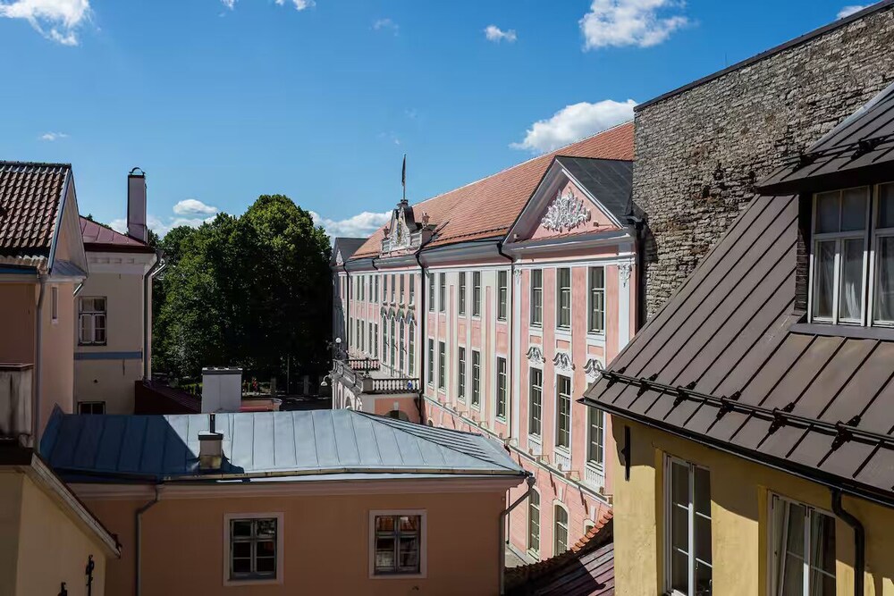 Toompea Castle 2 BR Old Town Apartment