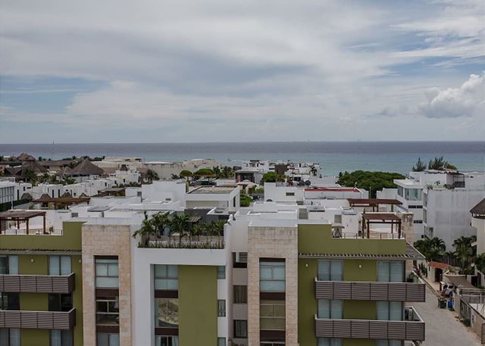 IT Luxury Condo by Tripintravel