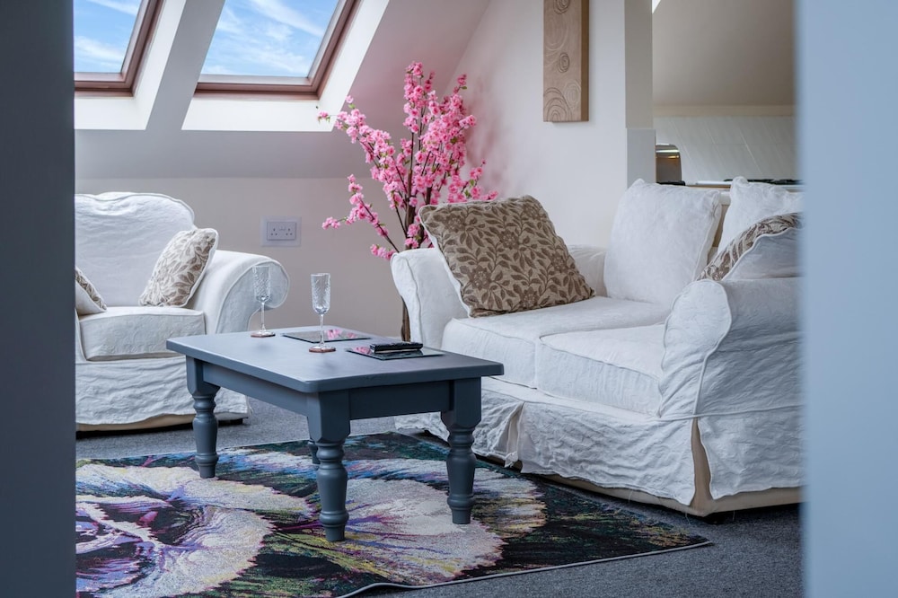 The Penthouse - 1 Bedroom Penthouse - Milford Haven