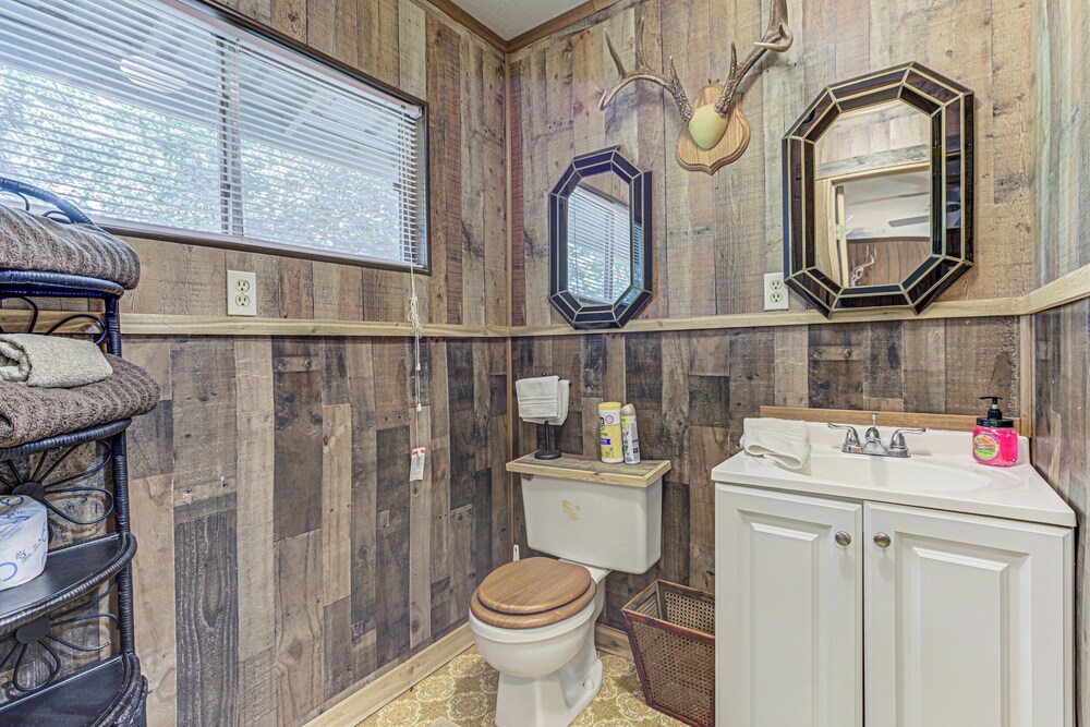 Kingsland Duo 2 Cottages in 1 w/ Lakeview! - Property Image 14