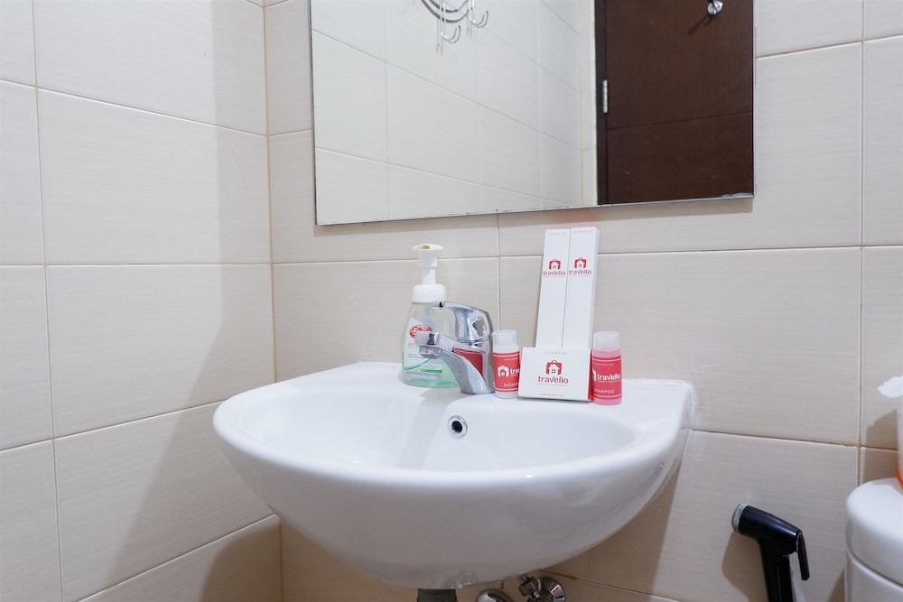 Close to Pool Studio Apartment Sky Terrace at Daan Mogot Baru, ジャカルタ - 11